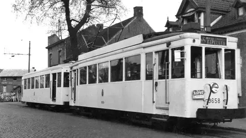 Antwerpsesteenweg - Tram 65 in de Antwerpsesteenweg