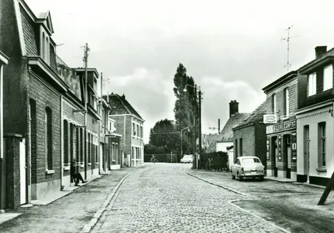 Antwerpsesteenweg-Klein Heiken 1965 in de Antwerpsesteenweg (1965)