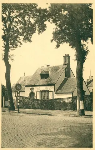 Antwerpsesteenweg-hoek Klein Heiken 1950 in de Antwerpsesteenweg (1950)