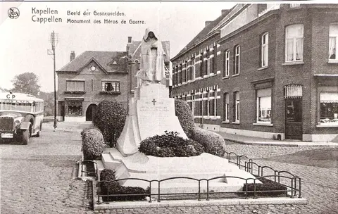 Chr. Pallemansstraat - Post + Autobus Lux in de Chr. Pallemansstraat