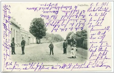 Heidestraat - Chr. Pallemansstraat 1901 - Swatti Alix - met tekst in de Chr. Pallemansstraat (1901)