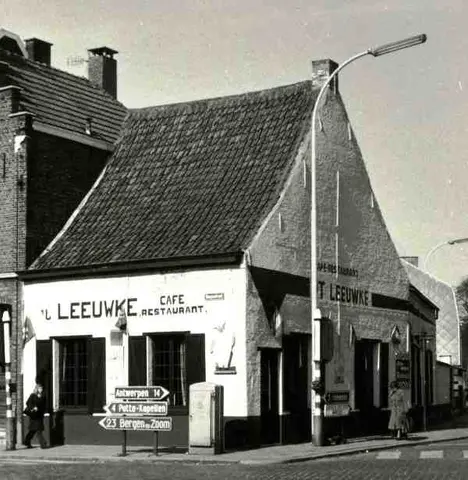 Dorpsstraat - Café De Leeuw 7 in de Dorpsstraat