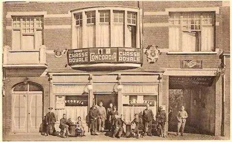 Dorpsstraat - Cafe Concordia in de Dorpsstraat