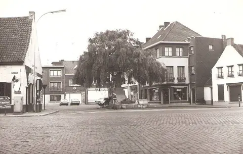 Dorpsstraat - Kruispunt 4 in de Dorpsstraat