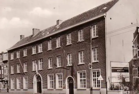 Dorpsstraat - Mater Salvatoris in de Dorpsstraat