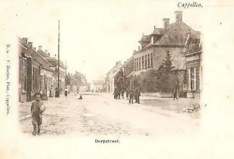 Dorpsstraat - Pastorij 1900 in de Dorpsstraat (1900)