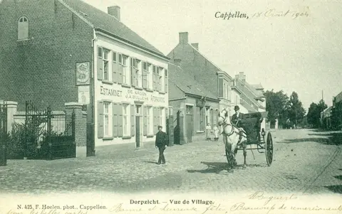 Dorpsstraat 1904 - Paard en Koets in de Dorpsstraat (1904)