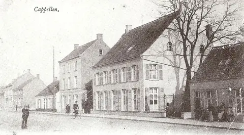 Dorpsstraat Wezenhuis-Mater Salvatoris voor 1914 - Yolande Van der Weerd in de Dorpsstraat (1914)