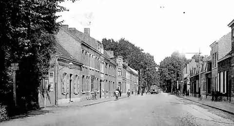 Geuzenhoek - Wedyfoto in de Dorpsstraat