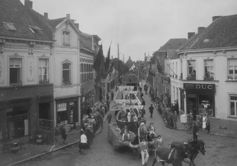 100 jaar Belgie - Eeuwfeesten 1930 - Stationsstraat in de Stationsstraat (1930)