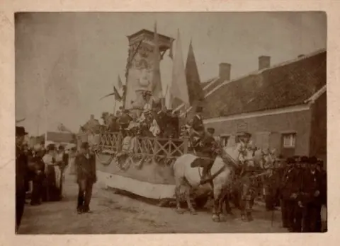 75 12 Hoelen