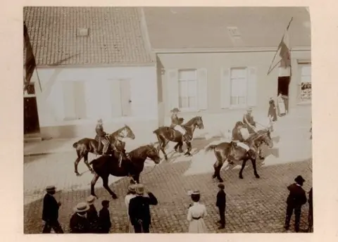 75 4 Hoelen