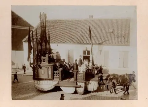 75 6 Hoelen