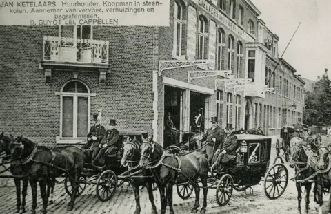 Begrafenissen Ketelaars_3 in de Guyotlei