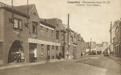 Hoevensebaan - Cinema Lux Palace in de Hoevensebaan