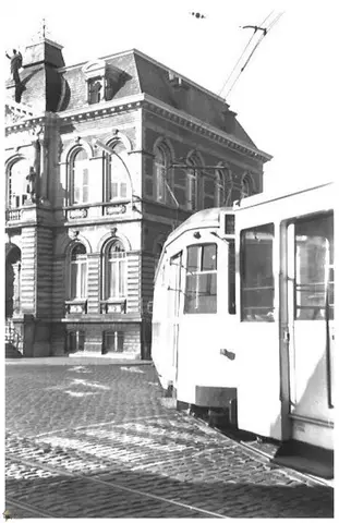 Hoevensebaan - Oud Gemeentehuis - Tram 72 in de Hoevensebaan