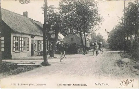 Hoogboom - Hoogboomsteenweg - Moeder Mennekens in de Hoogboomsteenweg