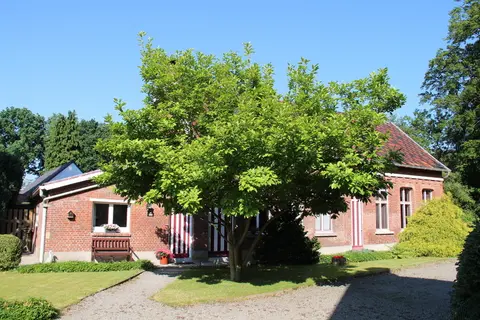 Hoogboom - Hoogboomsteenweg 282-284 - Schoolgebouw in de Hoogboomsteenweg 282