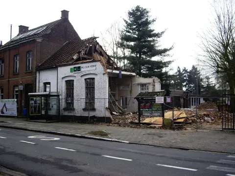 Hoogboom - Hoogboomstwg - afbraak gemeenteschool in de Hoogboomsteenweg