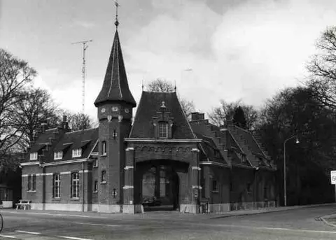 Hoogboom - hoek Hoogboomsesteenweg 2 - poortgebouw in de Hoogboomsteenweg 2