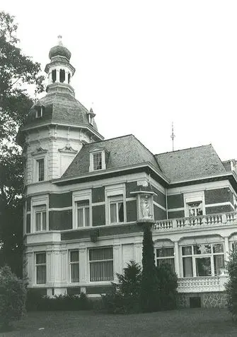 Kasteel Op den Wal 2 - Meidoornlaan 9 in de Meidoornlaan 9