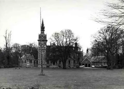 Kasteel Starrenhof 1 - Kapelsestraat 61 in de Kapelsestraat 61