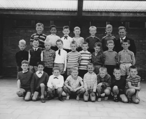 Broedersschool 2de lj 1965-1966 (1966)