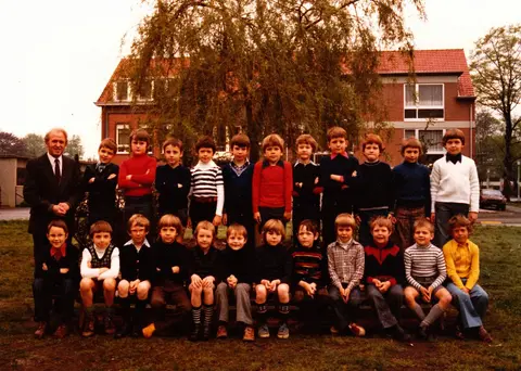 Broedersschool 2de lj 1976-1977 (1977)