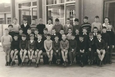Klasfoto - Broedersschool St. Jozef 1964 - Juf. Lathouwers (1964)