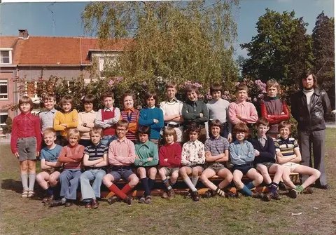 Klasfoto - Broedersschool St. Jozef 1974-1975 - 4de leerjaar - Mr. De Meulenaere (1975)