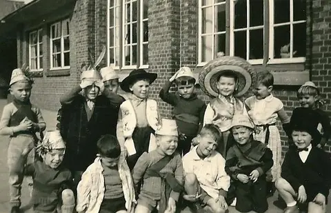 Klasfoto - Carnaval Kleuterschool Gemeenteschool_1 1959 (1959)