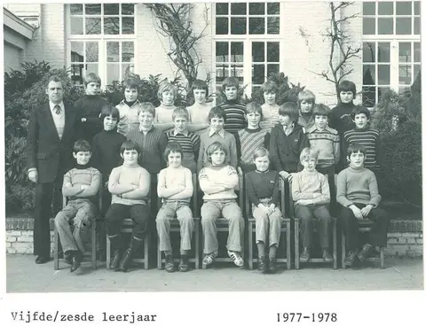 Klasfoto - De Platanen 1977-1978 - 5de en 6de leerjaar - meester Boogaerts (1978)