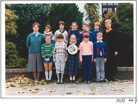 Klasfoto - De Platanen 1986-1987 - 2de leerjaar - juf Beb en juf Liezelotte (1987)