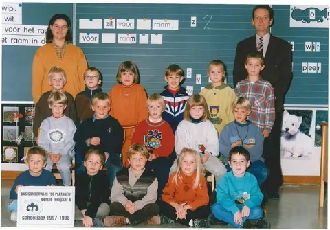 Klasfoto - De Platanen 1997-1998 - 1ste leerjaar B - juf Gretel en meester De Sitter (1998)