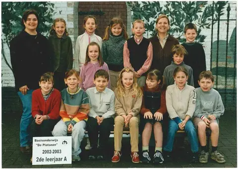 Klasfoto - De Platanen 2002-2003 - 2de leerjaar A - juf Gretel en juf Beb (2003)