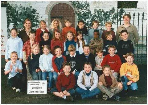Klasfoto - De Platanen 2002-2003 - 3de leerjaar - juf Mieke en juf Beb (2003)