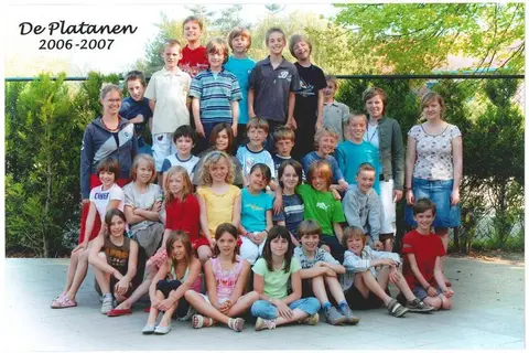Klasfoto - De Platanen 2006-2007 - 4de leerjaar - juf Kelly, juf Anja en juf Tatjana (2007)