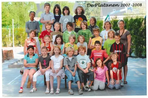 Klasfoto - De Platanen 2007-2008 - 4de leerjaar - juf Kelly en juf Sofie (2008)