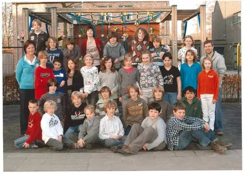 Klasfoto - De Platanen 2008-2009 - 5de leerjaar - juf Ilse en meester Dieter (2009)