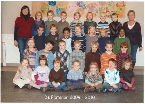 Klasfoto - De Platanen 2009-2010 - 1ste leerjaar - juf Chris en juf Renilde (2010)