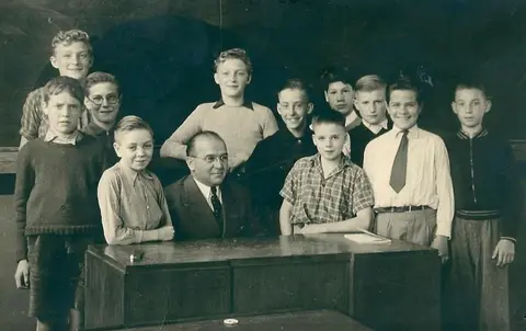 Klasfoto - Gem. Jongensschool - Mr. Truyens - 1953-1954 (1954)