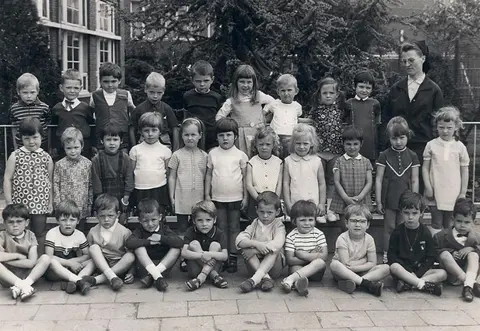 Klasfoto - Kleuterschool Hoevensebaan in de Hoevensebaan