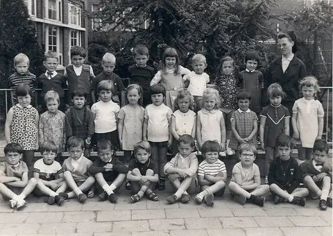 Klasfoto - Kleuterschool Hoevensebaan - zuster Maria in de Hoevensebaan