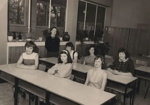 Klasfoto - Kon. Atheneum 1965-1966 - Mevr. Du Bosch (1966)