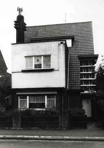Koningin Elisabethlei 88 - Stadswoning Nieuwe Zakelijkheid in de Koningin Elisabethlei 88