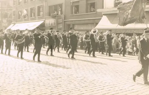Fanfare XXXIVers
