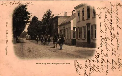 Kapelsestraat - Steenweg naar Bergen op Zoom in de Kapelsestraat