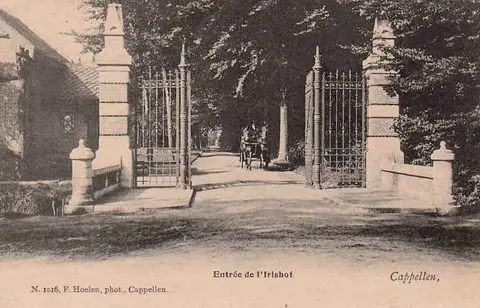 Kapelsestraat-Ingang Irishof in de Kapelsestraat