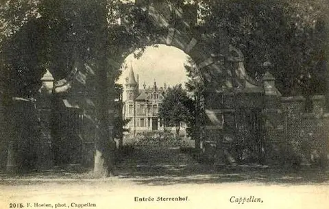 Kapelsestraat-Ingang Starrenhof in de Kapelsestraat