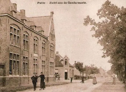 Putte - Ertbrandstraat 173 - rijkswacht in de Ertbrandstraat 173
